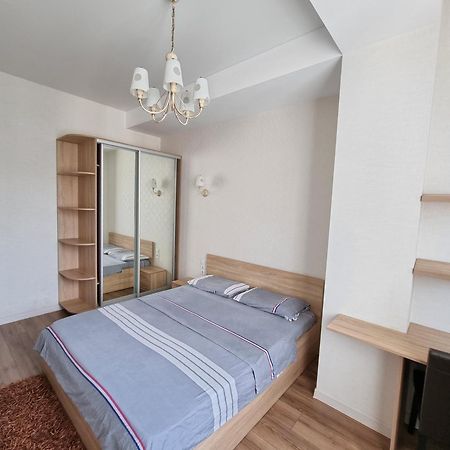 Extra Grand Lev Tolstoi Two Bedrooms Chisináu Exterior foto